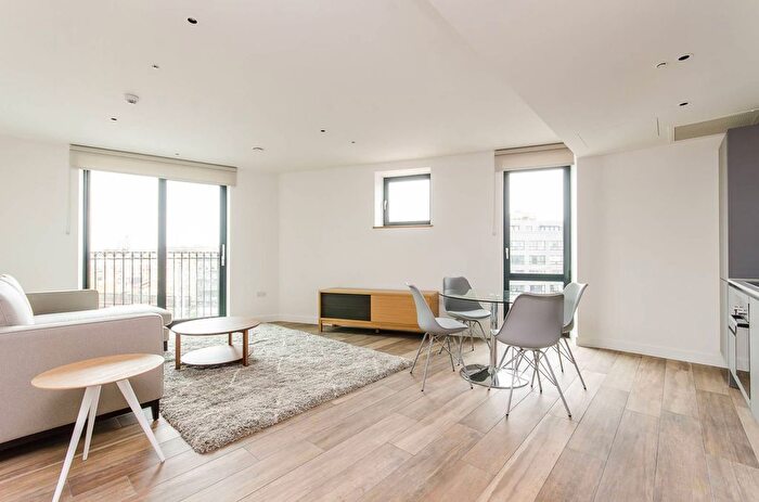 1 Bedroom Flat To Rent In Three Colts Lane, Bethnal Green, London, E2