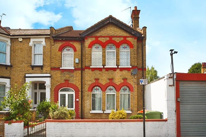 4 Bedroom Semi-detached House For Sale In Cecil Road, London, E13