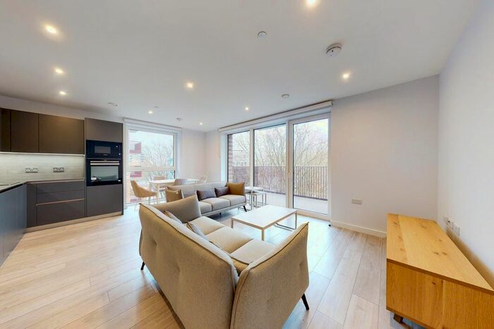 2 Bedroom Flat To Rent In New Lion Way, London, SE17