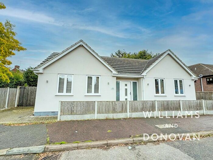 1 Bedroom Detached Bungalow For Sale In Wedgwood Way, Rochford, SS4
