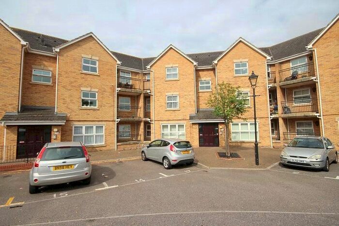 2 Bedroom Flat To Rent In Osier Drive, Basildon, SS15