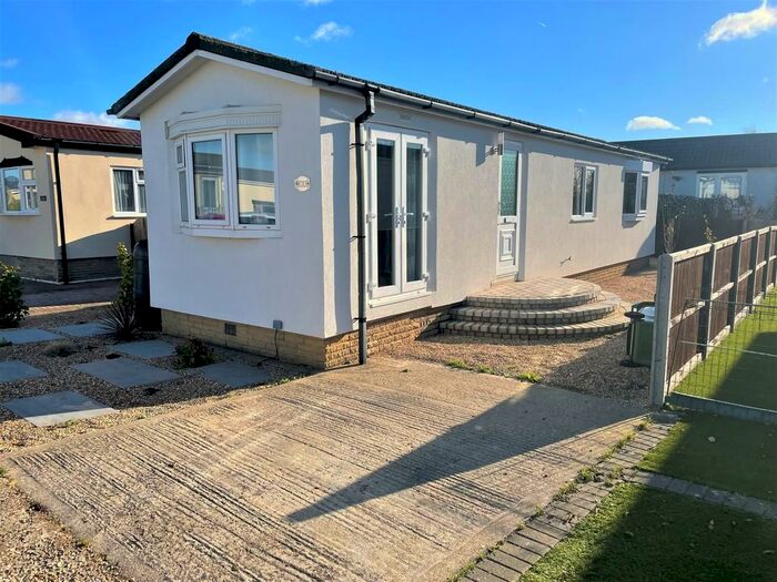 2 Bedroom Mobile/park Home For Sale In Climping Park, Bognor Road