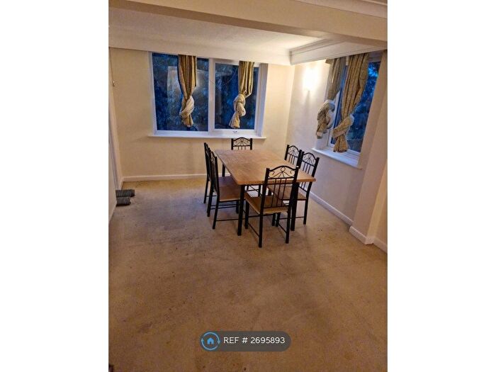 2 Bedroom Flat To Rent In Redcourt, Southampton, SO16