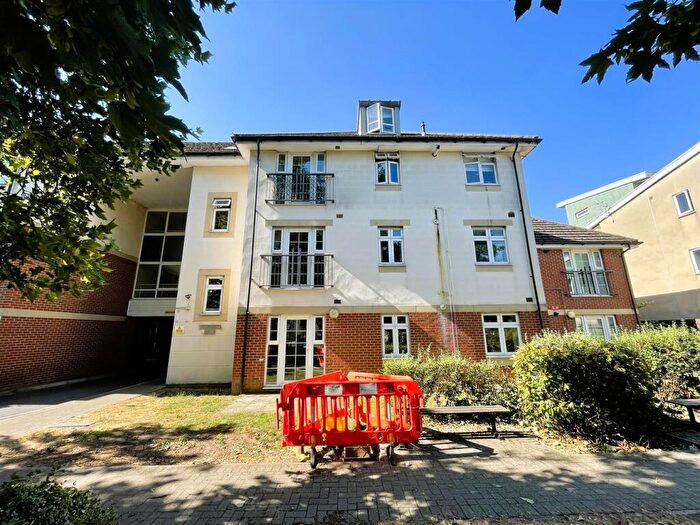 2 Bedroom Apartment To Rent In Millbrook Road East, Southampton, SO15