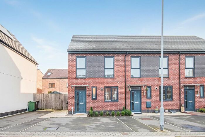 2 Bedroom Town House For Sale In Plover Avenue, South Elmsall, Pontefract, WF9
