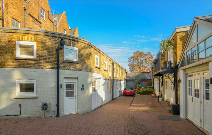 3 Bedroom Detached House To Rent In Foxton Mews, Richmond, TW10