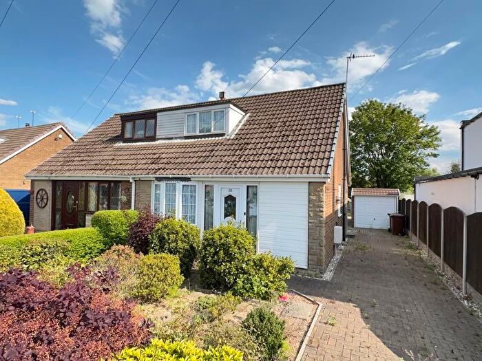 3 Bedroom Semi-Detached House For Sale In Chiltern Drive, Ackworth, WF7
