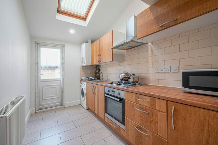 1 Bedroom Flat To Rent In Clitterhouse Road, Cricklewood, London, NW2