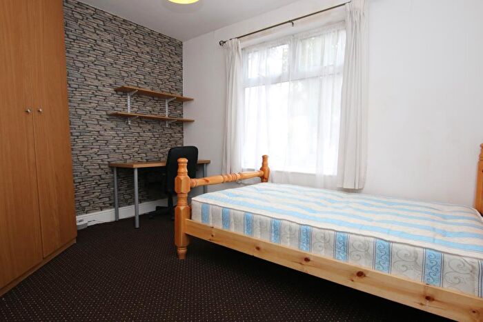 3 Bedroom Semi Detached House To Rent In Westbury Road, LE2