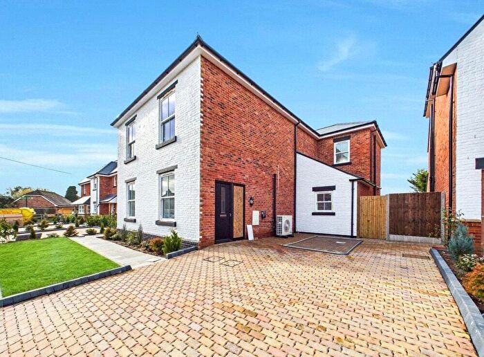 5 Bedroom Detached House To Rent In The Street, Upper Stoke, Rochester, Kent, ME3