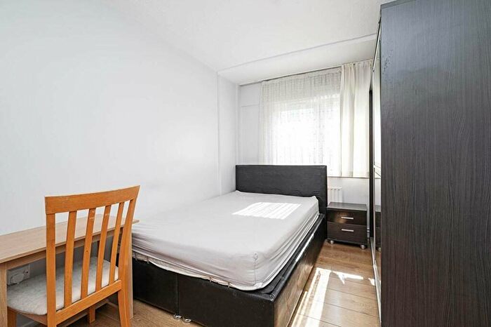 3 Bedroom Flat To Rent In Grimthorpe House, Percival Street, Angel, EC1V