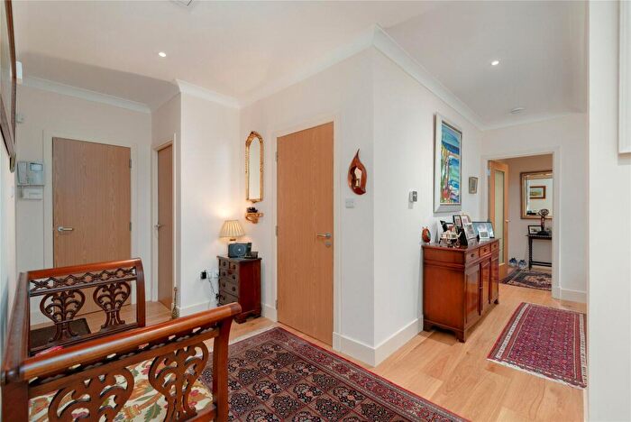 2 Bedroom Apartment For Sale In South Oswald Road, Edinburgh, EH9