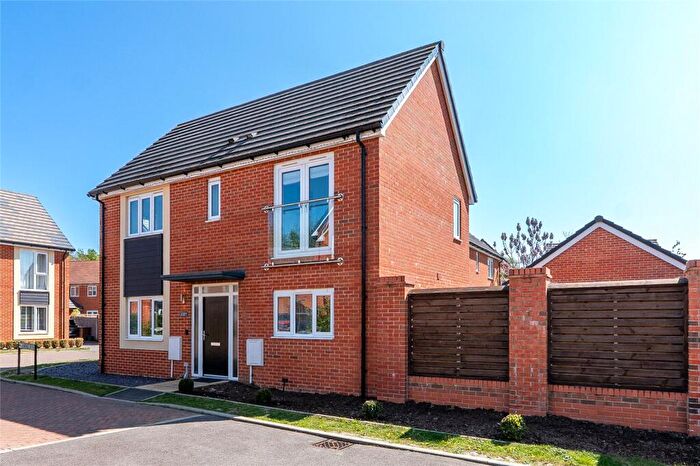 3 Bedroom Detached House For Sale In Armitage Drive, Wantage, Oxfordshire, OX12
