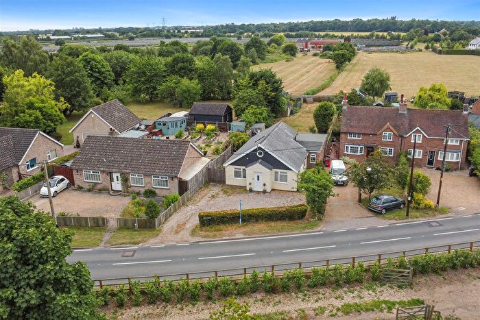 4 Bedroom Detached Bungalow For Sale In Frating Road, Ardleigh, CO7