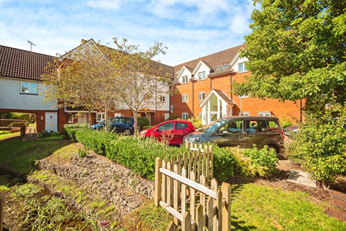 2 Bedroom Flat For Sale In Galloway Drive, Kennington, Ashford, TN25