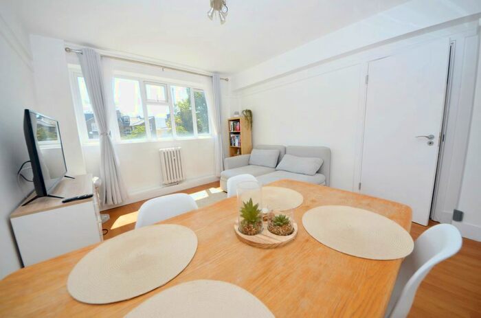 1 Bedroom Flat To Rent In Sandhurst Court, Acre Lane, London, SW2