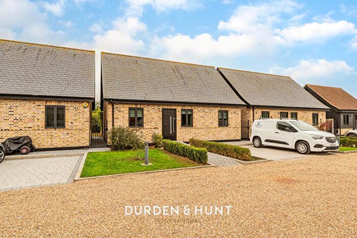 3 Bedroom Detached Bungalow For Sale In Dennises Lane, South Ockendon, RM15