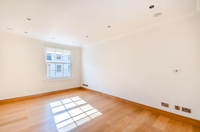 2 Bedroom Flat To Rent In Durweston Street, Marylebone, London, W1H