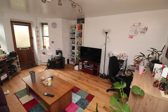 1 Bedroom Flat To Rent In Richmond Road, Roath, Cardiff, CF24