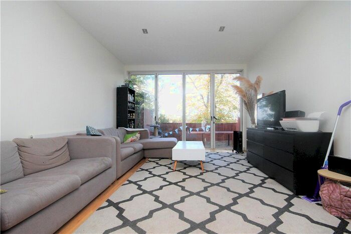 4 Bedroom Flat To Rent In Broxholm Road, London, SE27