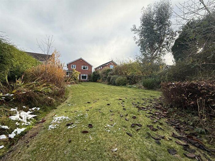 4 Bedroom Detached House For Sale In Primley Park Road, Alwoodley, LS17