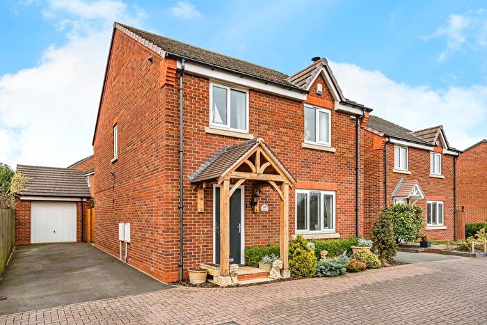 4 Bedroom Detached House For Sale In Taper Close, Kingswinford, DY6
