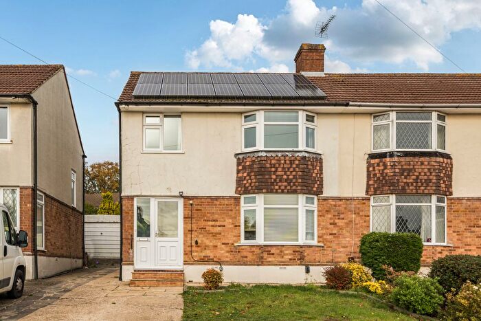 3 Bedroom Semi-Detached House For Sale In Tempest Avenue, Potters Bar, EN6