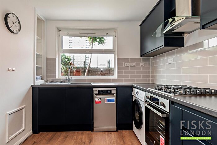 3 Bedroom Maisonette To Rent In Alpha Grove, South Quay, London, E14