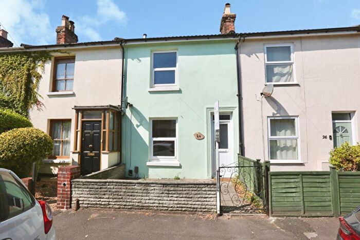 2 Bedroom Terraced House For Sale In Queenstown Road, Southampton, Hampshire, SO15