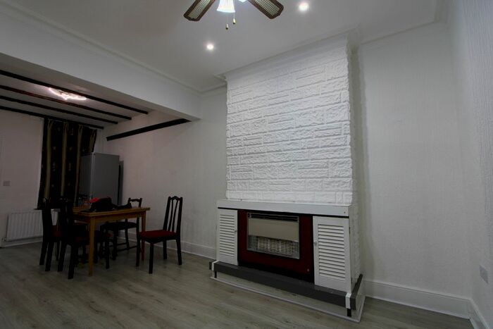 2 Bedroom Flat To Rent In Pemdevon Rd, Croydon, CR0