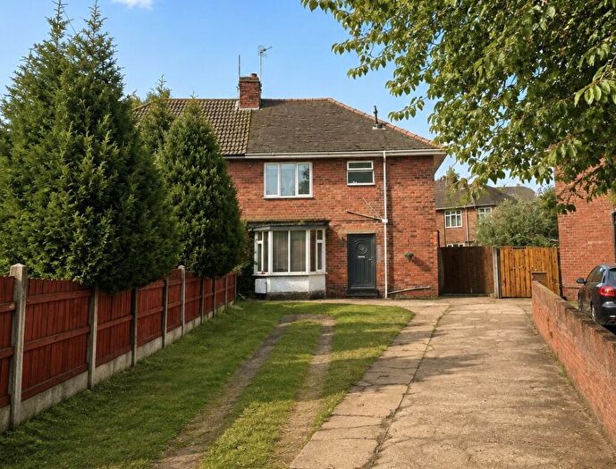 3 Bedroom Semi-Detached House For Sale In West End Lane, New Rossington, Doncaster, DN11
