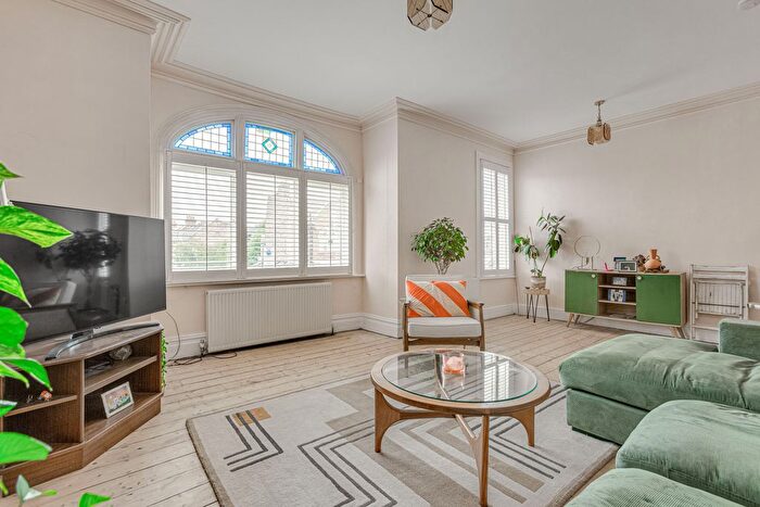 3 Bedroom Flat To Rent In Fulham Palace Road, Bishops Park, SW6