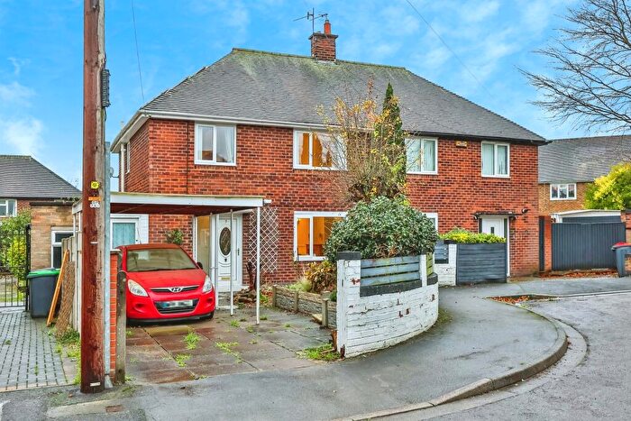 3 Bedroom Semi Detached House For Sale In Thorn Grove, Hucknall, Nottingham, NG15