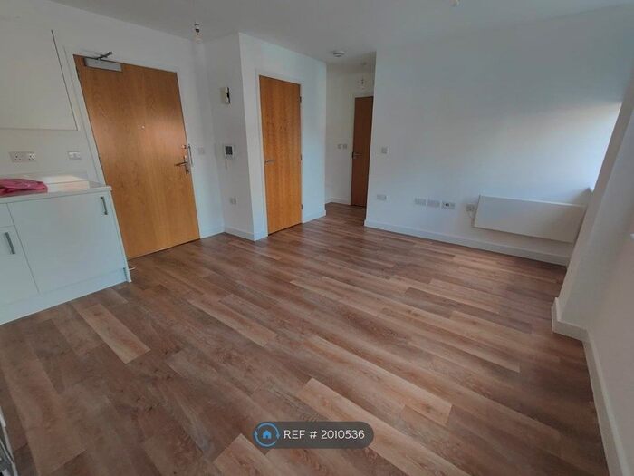 1 Bedroom Flat To Rent In Mill Reef House, Newbury, RG14