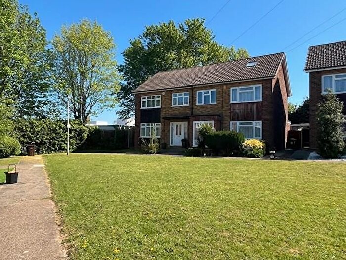 Semi Detached House For Sale In Cerne Road, Gravesend, DA12