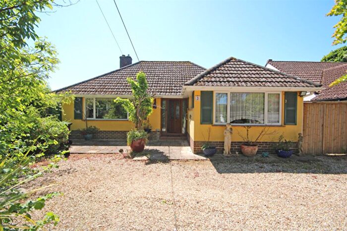 2 Bedroom Bungalow For Sale In Cull Lane, New Milton, Hampshire, BH25