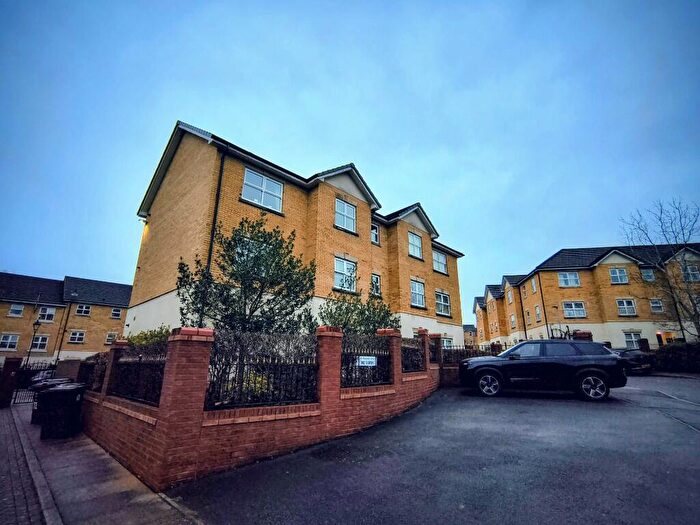 3 Bedroom Apartment To Rent In Hampstead Drive, Whitefield, M45