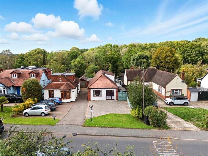 3 Bedroom Chalet For Sale In Orange Tree Hill, Havering-Atte-Bower, Romford, RM4