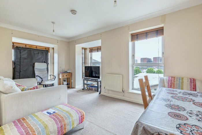 2 Bedroom Apartment To Rent In North Lodge, Royal Victoria Dock, E16