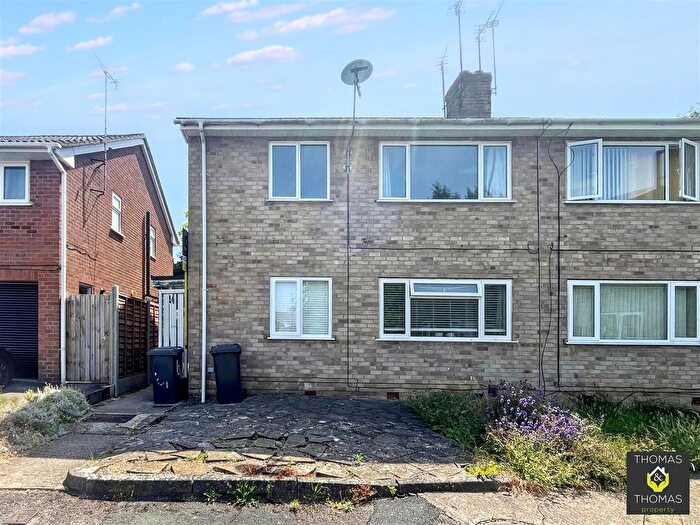 2 Bedroom Maisonette For Sale In Pinemount Road, Hucclecote, GL3
