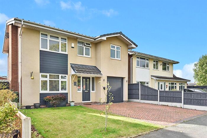4 Bedroom Detached House For Sale In Heol Llandewi, Wrexham, LL12