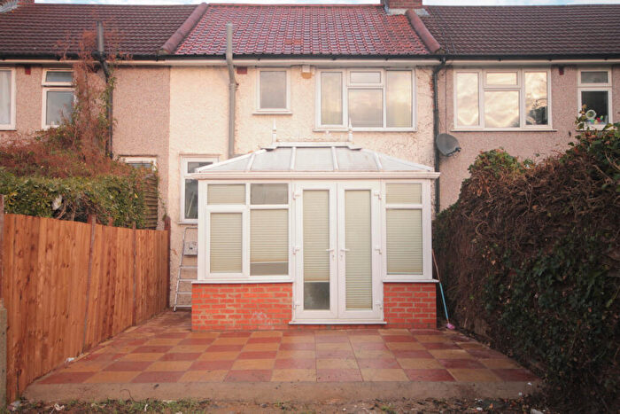 2 Bedroom Terraced House To Rent In No Deposit Option, Robinson Road, RM10