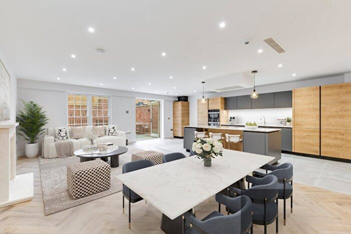 3 Bedroom Apartment To Rent In High Beeches, West Heath Road, Hampstead, NW3