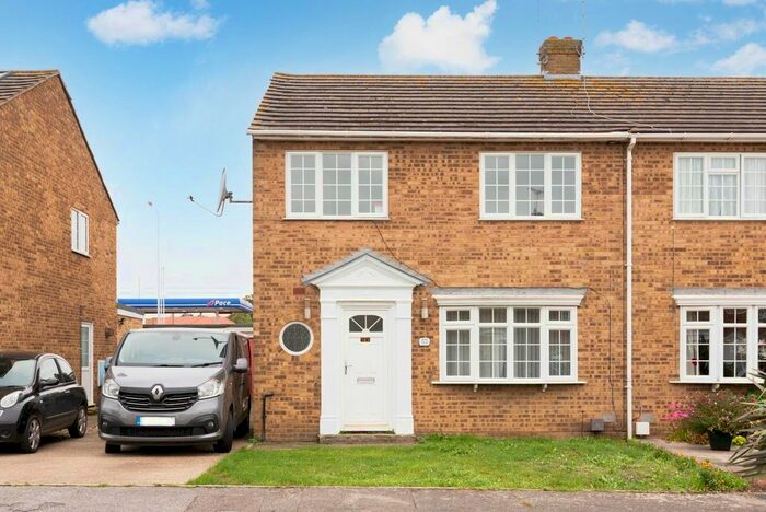 3 Bedroom Semi-Detached House For Sale In Weatherly Drive, Broadstairs, CT10