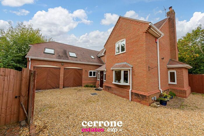 6 Bedroom Detached House For Sale In Eliza Gardens, Catshill, Bromsgrove, B61
