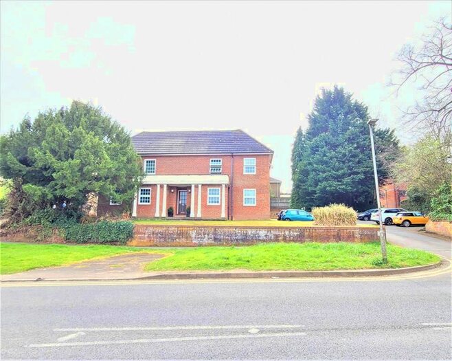 1 Bedroom Flat To Rent In Crowthorne Road, Bracknell, RG12
