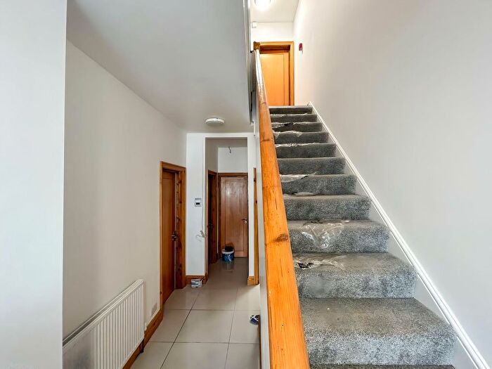 6 Bedroom Semi-Detached House To Rent In Roberts Road, High Wycombe, HP13