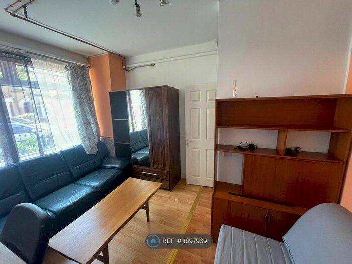 5 Bedroom Terraced House To Rent In Benson Avenue, London, E6