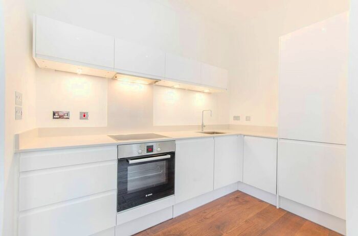 2 Bedroom Flat To Rent In Ludgate Square, City, London, EC4M