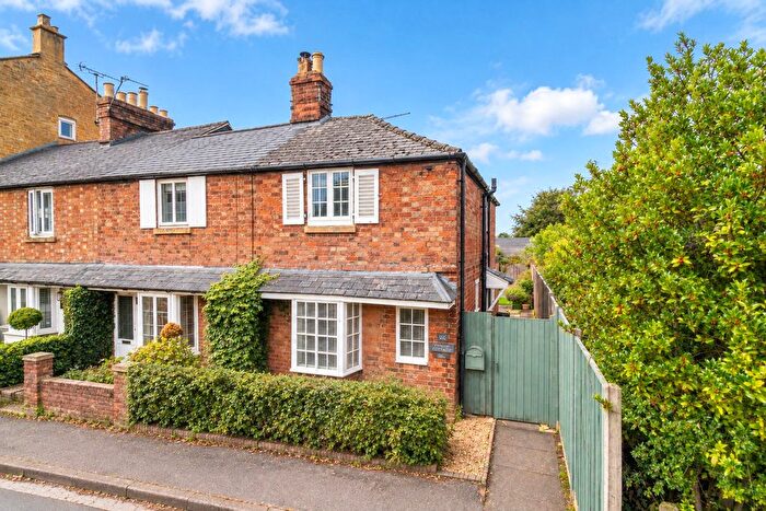 2 Bedroom End Terrace House For Sale In Leamington Road, Broadway, Worcestershire, WR12